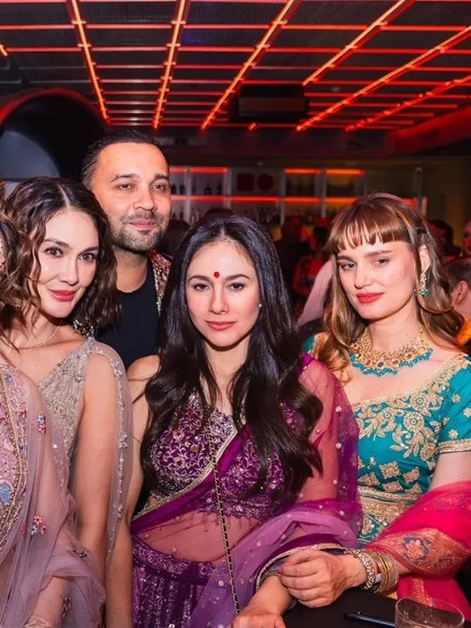 Aura Bollywood di Jakarta! 10 Artis Indonesia Tampil Menawan di Pesta Diwali 2025