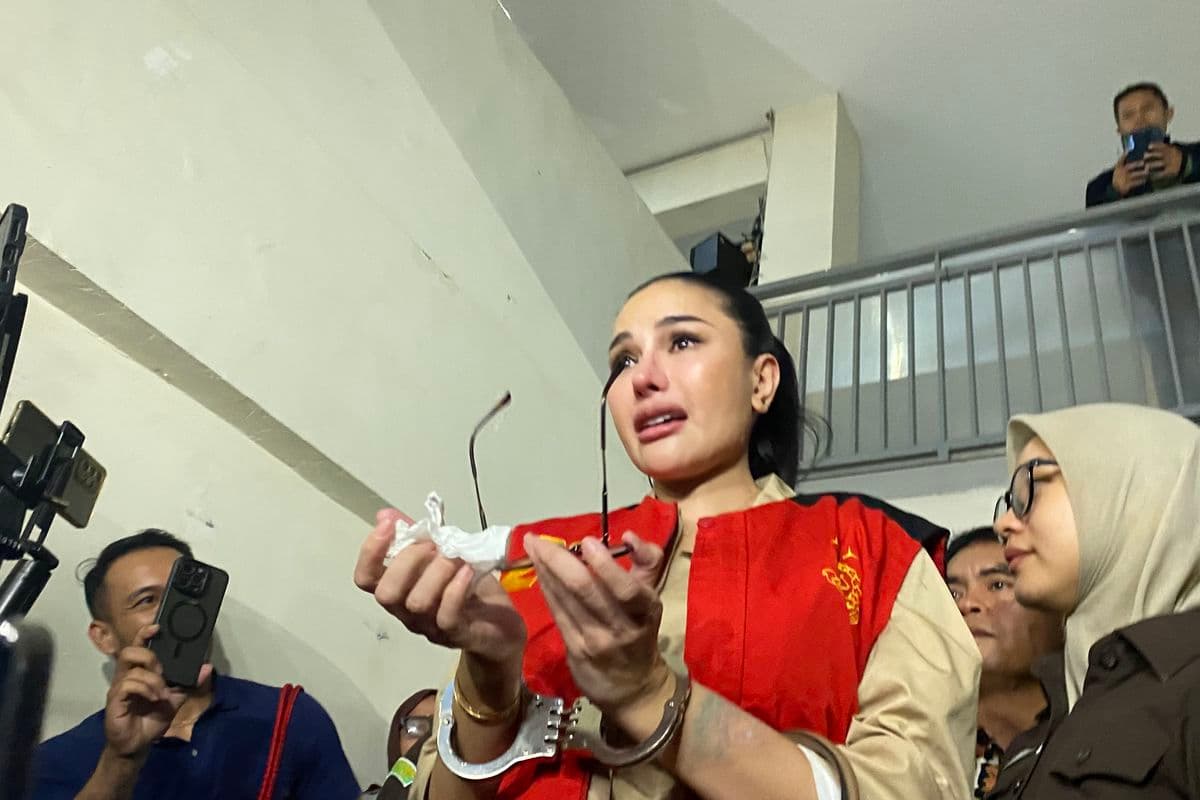 Nikita Mirzani Menangis Saat Sidang Duplik, Minta Hakim Beri Keadilan